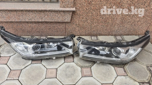 Комплект передних фар Toyota 2018 г., Б/у, Оригинал