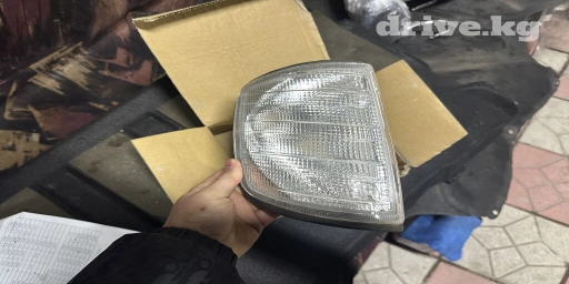 Правый поворотник Mercedes-Benz 1995 г., Б/у, Аналог, Германия
