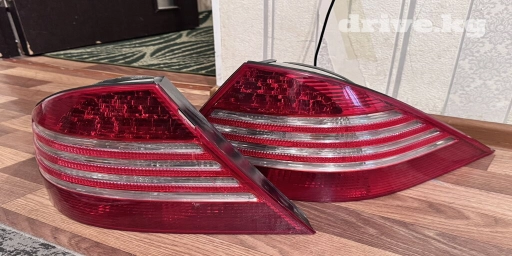 Продаю задний стопы Mers 220 есть маленький дефект фирма ДЕПО