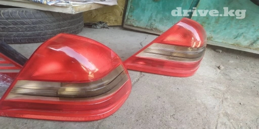 Задний левый стоп-сигнал Mercedes-Benz