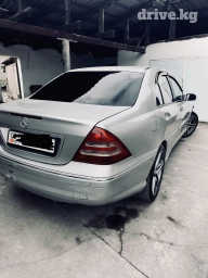 Задние плафона Mercedes Benz C203
В оригинале в хорошем состоянии