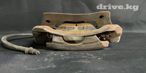 Toyota Mark 2 Blit GX110 (кузов 110) передний тормозной суппорт в