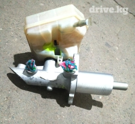 Главный тормозной цилиндр на Мерседес w211 e220 cdi 2008 года