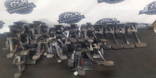 Продается Педаль тормоза (педаль сцепления)Мерседес Бенц w 203