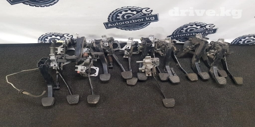 Продается Педаль тормоза (педаль сцепления)Мерседес Бенц w 210 Педаль