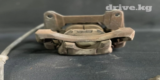 Toyota Caldina AZT241 передний тормозной суппорт в наличии Тойота