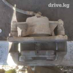 Передний правый суппорт Toyota 1998 г., Б/у, Оригинал, Япония