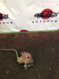 Задний левый суппорт Mitsubishi