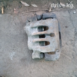 Передний левый суппорт