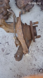 Daihatsu Гранд правая ступица и суппорт