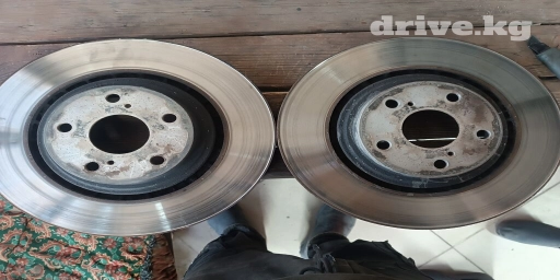 Предний тормозной диск Toyota 2012 г., Б/у, Оригинал, Япония