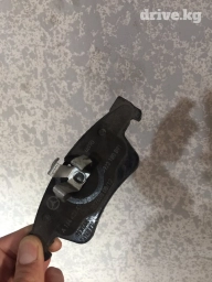 Продаю тормозные колодки в оригинале на Мерседес Бенс Гелендваген