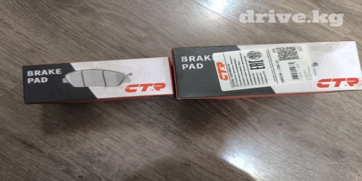 Предняя тормозная колодка Nissan 2010 г., Новый, Оригинал