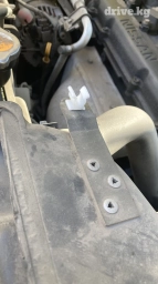 На Ниссан. Авто держатель, зажим капота … Новые