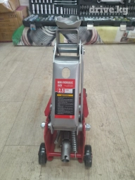 Домкрат 2.5т на колесах в чамадан хореши кочест-а всота 40см