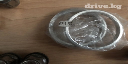 Продам новые центровочные кольца 2 шт 67.1-60.1