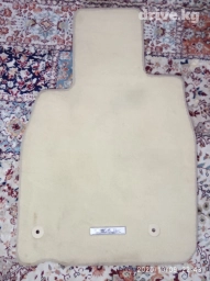 Продаю коврики на легковой Lexus ( Япония оригинал ) . В хорошем