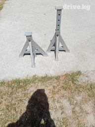 Продаю автомобильные подпорки металлические. Высота 33 см при нижнем