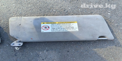 Продаю солнце защитный козырек на Тойота, водительский цена за