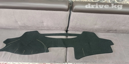 Ворсовые Накидка на панель Toyota, цвет - Черный, Б/у, Платная доставка