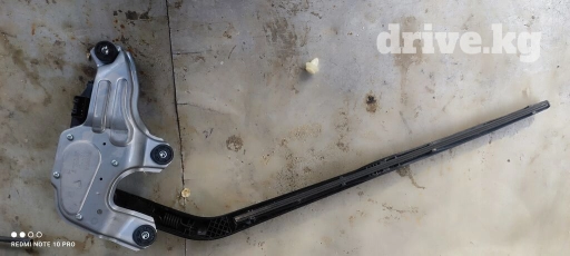 Продаю дворник багажника с моторчиком от тойоты приус 50 кузов Toyota