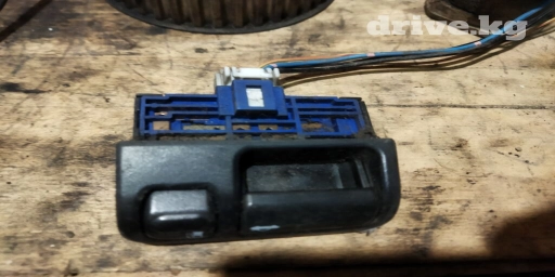 Nissan cefiro Maxima A33 
Ниссан Цефиро Максима А33 
кнопка багажника