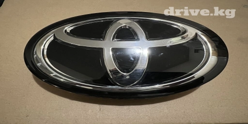Логотип (значок) Camry 70 - 75 Оригинал (под дистроник) По вопросам