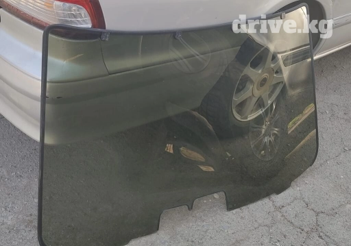 Родная тонировка от заднего лобового, из пластика с завода на тайоту