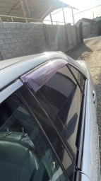 Ветровик мерс W210 розовый, 3 шт переднего водительского нет