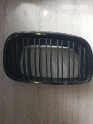 Решетка радиатора БМВ х5 е70 год 0 левая сторона