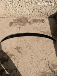 Продаю спойлер на багажник. Не знаю на какую машину. На спойлере знаки