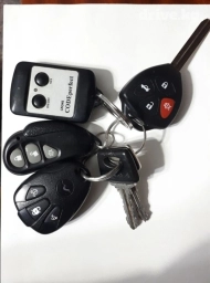 Брелоки от разных сигнализаций 
только те что на фото по 1000 сом