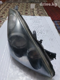 Тайота-виш
правый фара