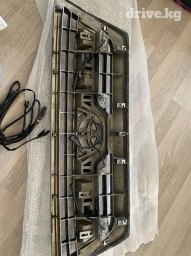 Продается решетка на Toyota 4Runner 2006 года оригинал рестайлинг