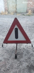Продаю Аварийный знак 250сом наверное раньше был на Мерседес 123 кузов