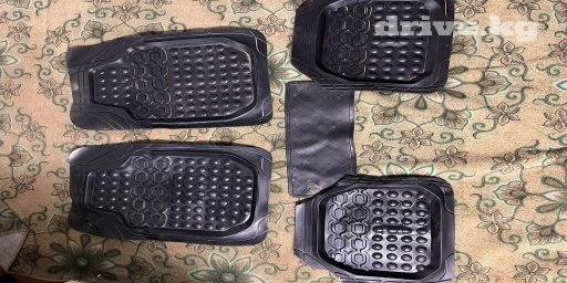 Продаю комплект авто ковриков ! Универсальные подойдут почти для всех