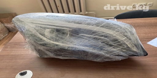 Фара Мерседес-Бенц gla 2015 года выпуска. Только правая осталась