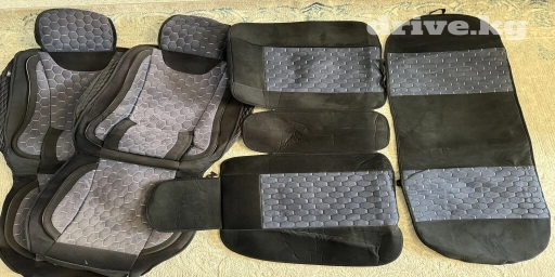 Продаю чехол на автомобиль! В отличном состоянии Цвет сине-черный Ни