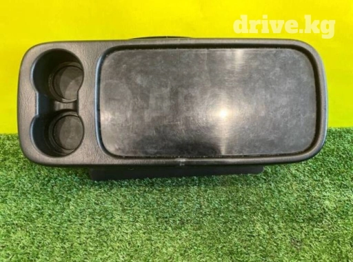 Столик Toyota Ipsum 2003г
Продам столик между сидений