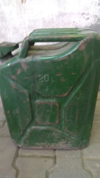 Советская прочная металлическая неубиваемая канистра 20 литров для