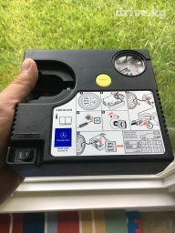 Компрессор для накачки шин. Очень мощный,удобный и компактный Есть