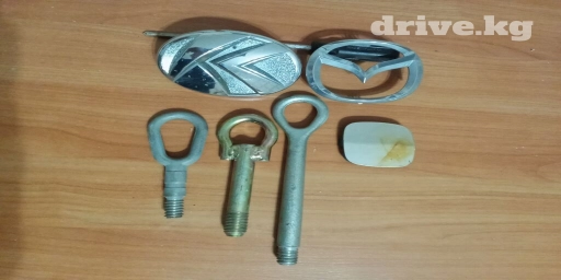 Продаю эмблемы на Toyota kluger, Mazda Demio. Закрывашки бампера от