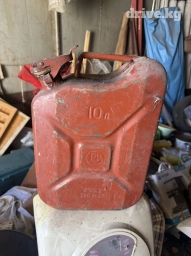 Продаю канистры10 литров15 литров 20 литров