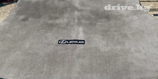 Продаю родной коврик в багажник RX 300 первое поколение! в хорошем