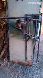 Лебедка ручная, военная. Поворотная. Не большая Удобна для поднятия и