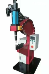 Клепальный станок Питание: 380В Привод: Гидравлический Двигатель