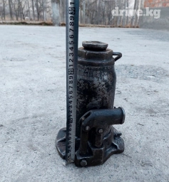 Продаю домкрат ссср 12т