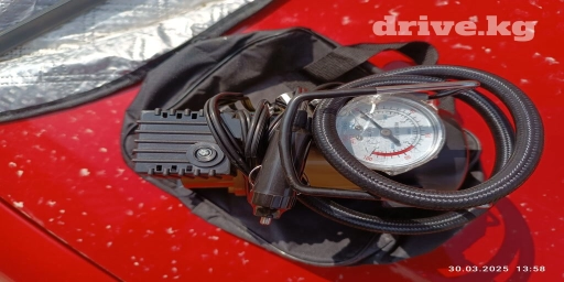 Компрессор в сумочке для авто. подключается в прикуриватель. Новый -