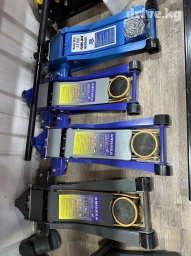 Домкрат гидравлический Двух поршневой