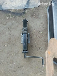 Домкрат в идеальном состоянии для Мерседес ауди итд